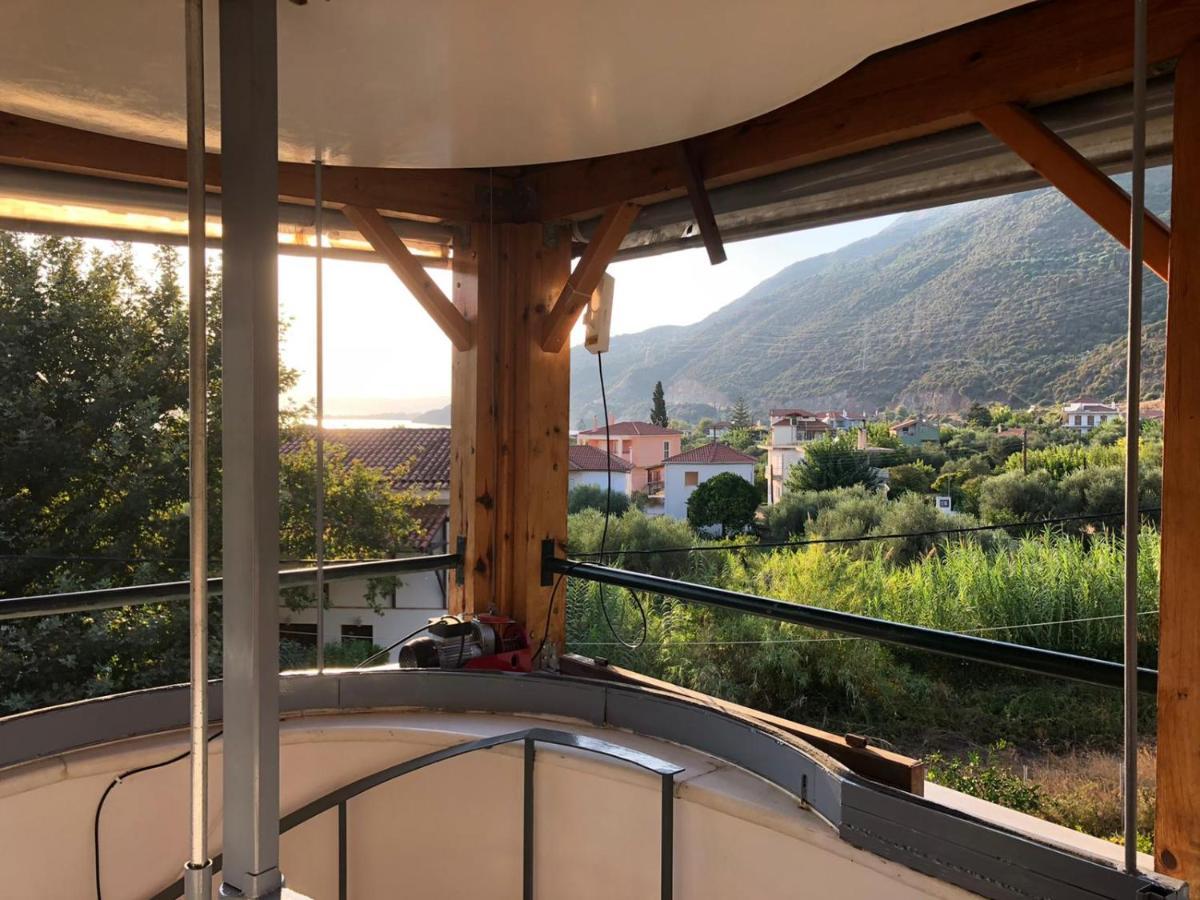 Steinturm Mit Dach-Terrasse Zwischen Fluss, Meer Und Gebirge- Spiti Pirgos Paralia Sergoulas Zewnętrze zdjęcie