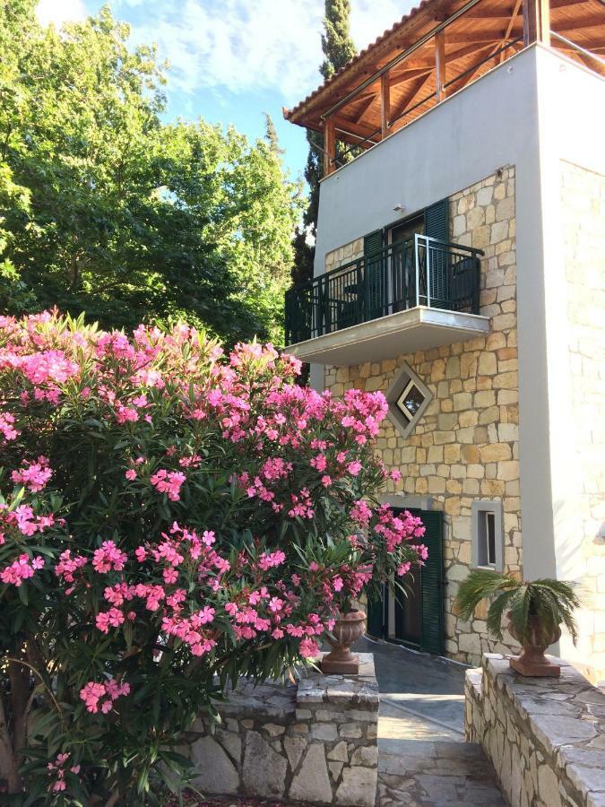 Steinturm Mit Dach-Terrasse Zwischen Fluss, Meer Und Gebirge- Spiti Pirgos Paralia Sergoulas Zewnętrze zdjęcie
